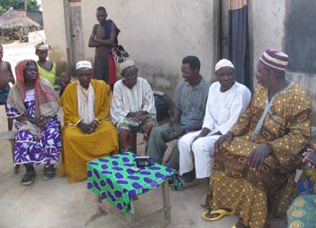 Contes dans une cour du village