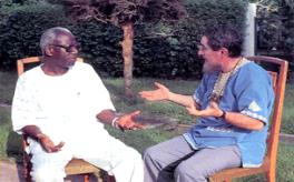 Lo scrittore Bernard Dadié con P. Silvano Galli