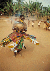 Sacerdote di shango col fuoco, 
simbolo della divinità