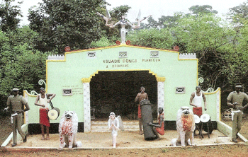 La tomba di Kwadio Dongo all'entrata di Dodassué